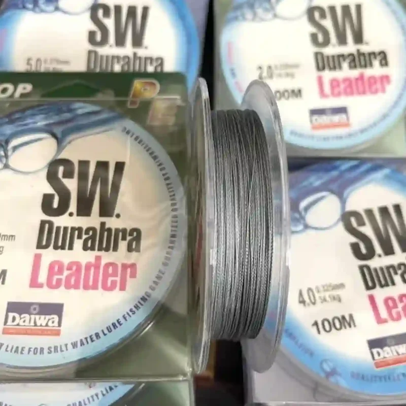 Nhiều cuộn dây câu cá Daiwa SW Durabra Leader với các kích cỡ khác nhau như 2.0, 4.0, 5.0 được trưng bày.
