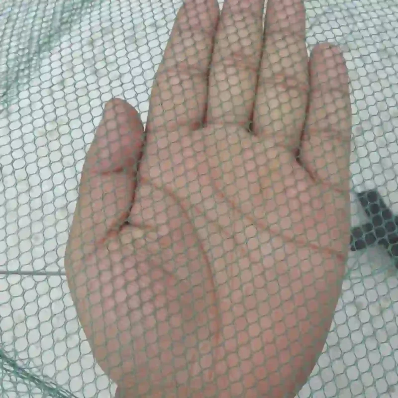 Cận cảnh mắt lưới nhỏ và dày của vó cất cá, chất liệu lưới siêu bền.