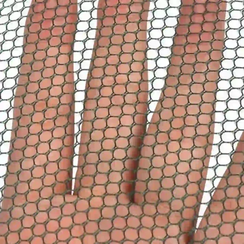 Chất liệu lưới nylon của rọng cá, mắt lưới hình lục giác, bền và thoáng khí.