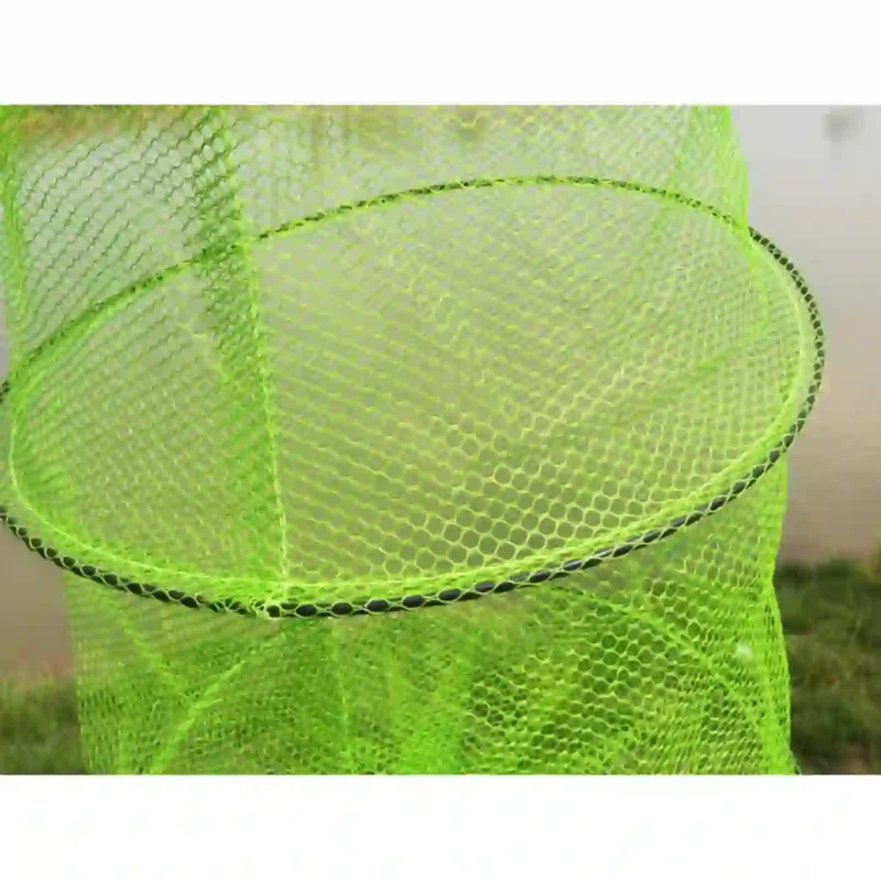 Cận cảnh chi tiết khung thép đàn hồi và mắt lưới dù chắc chắn của chiếc lồng tầng bắt tôm màu xanh.