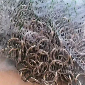 Cận cảnh chi tiết chân chài bằng xích kim loại nặng của chài bắt cá.