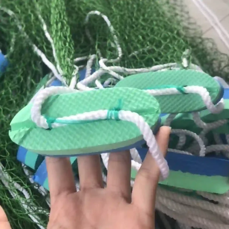 Chi tiết phao nổi của lưới vét cá, làm bằng xốp nhẹ, giúp giữ cho mép trên của lưới luôn nổi.