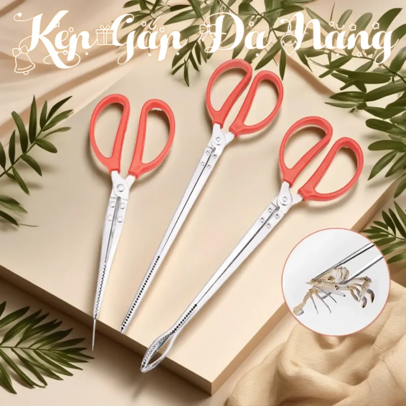 Ba cây kẹp gắp lươn đa năng bằng thép không gỉ với tay cầm đỏ, chuyên dùng để gắp cua, ghẹ, lươn một cách an toàn.