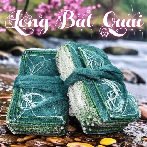 Lồng bát quái bắt cá tôm chuyên dụng, chất liệu lưới dù xanh siêu bền, xếp gọn bên bờ suối.