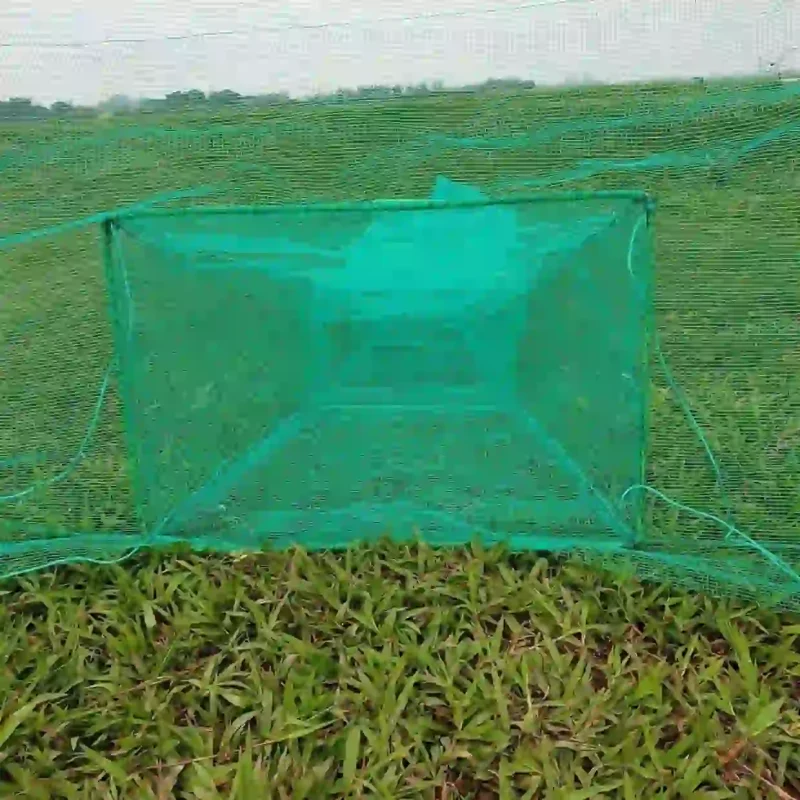 Cận cảnh lồng bẫy cá hình vuông với 4 cửa hom vào ở bốn phía, tối ưu khả năng bắt cá.